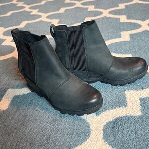 Barely Worn Sorel Women's Joan of Arctic Wedge II Chelsea Boots